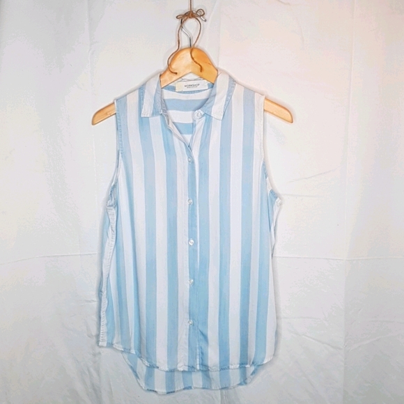 Sleeveless Button-Up Blouse - Picture 1 of 4